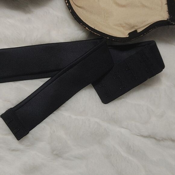 Victoria's Secret 32B Biofit Multi-way Bra w/ low back strap (2010) - Picture 4 of 8